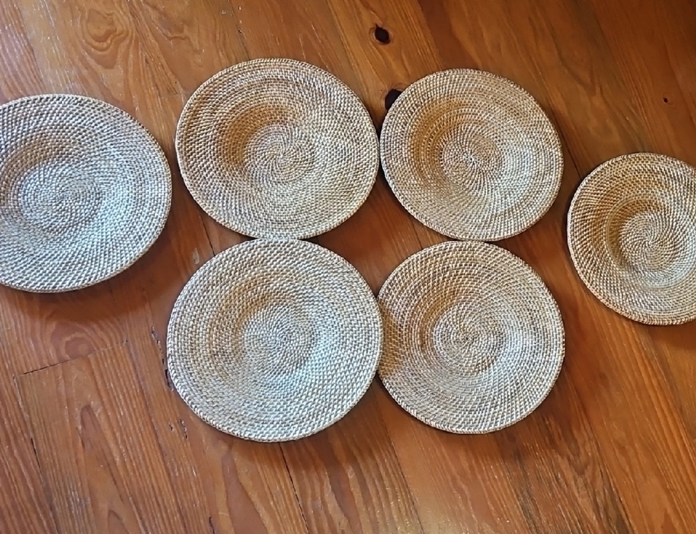 Natural Woven Seagrass Round Placemats - Set of 6